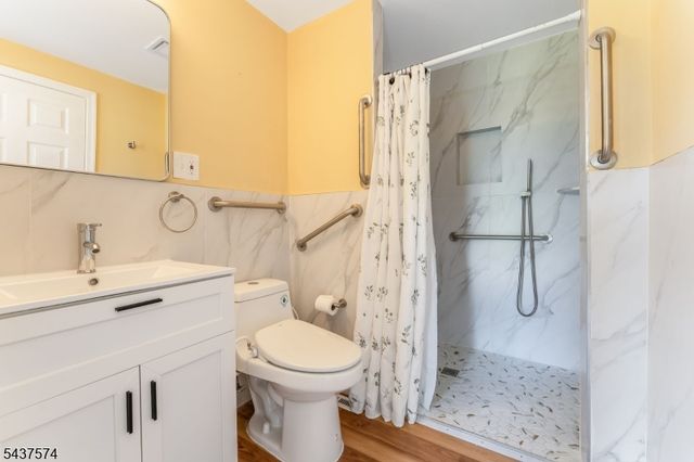 23 Neshanic Dr, Raritan Twp., NJ 08551