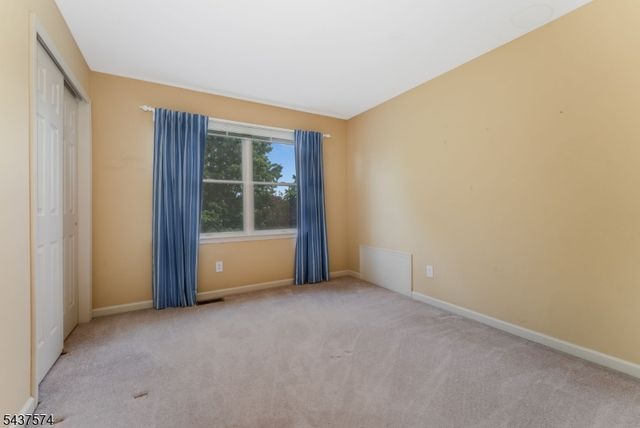 23 Neshanic Dr, Raritan Twp., NJ 08551