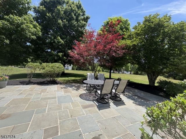 23 Neshanic Dr, Raritan Twp., NJ 08551