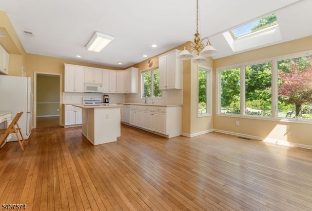 23 Neshanic Dr, Raritan Twp., NJ 08551