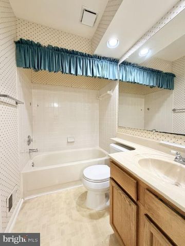 45572 WHITCOMB SQ, Sterling, VA 20166
