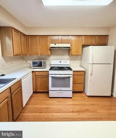 45572 WHITCOMB SQ, Sterling, VA 20166