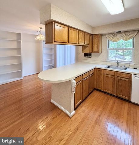 45572 WHITCOMB SQ, Sterling, VA 20166