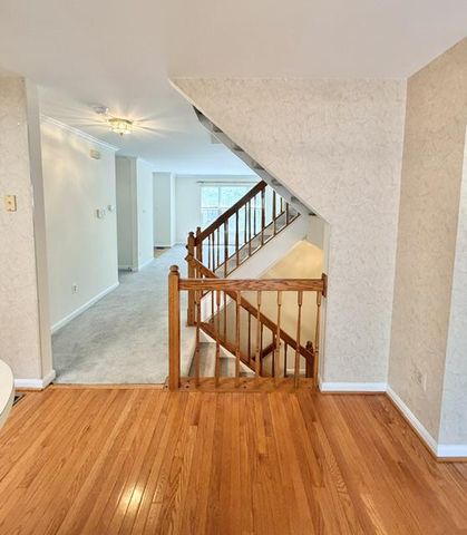 45572 WHITCOMB SQ, Sterling, VA 20166