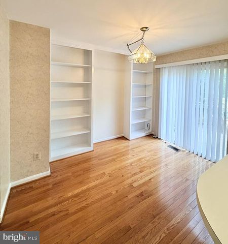 45572 WHITCOMB SQ, Sterling, VA 20166