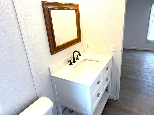 145 Kelli Circle, Hollister, MO 65672