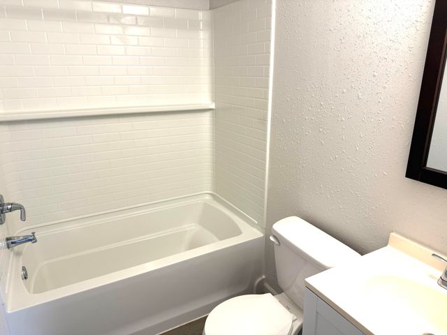 145 Kelli Circle, Hollister, MO 65672