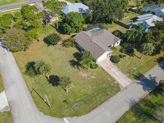 124 Hinchman Avenue, Sebastian, FL 32958