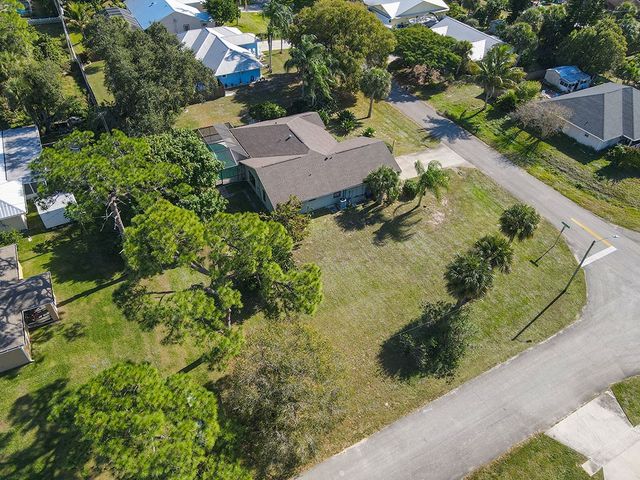 124 Hinchman Avenue, Sebastian, FL 32958