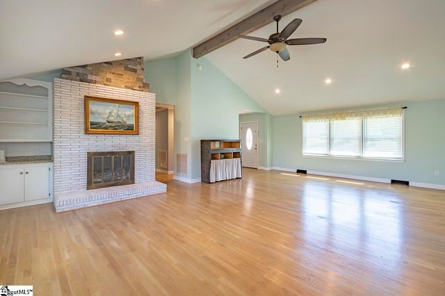 105 Hillandale Road, Seneca, SC 29672