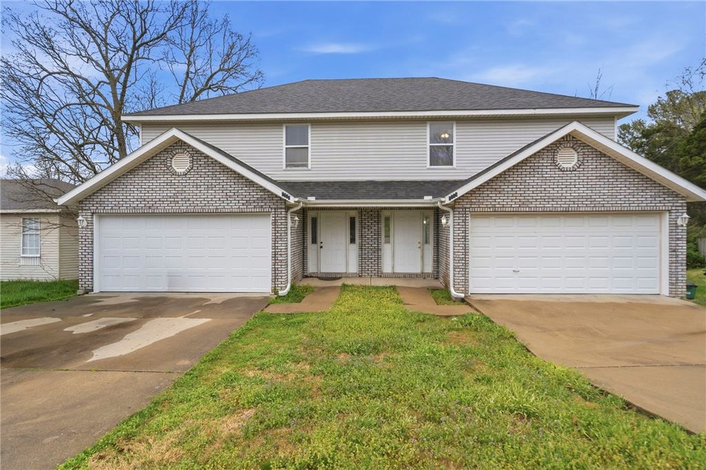 2252 & 2254 E Cinnamon Way, Fayetteville, AR 72703