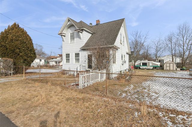 73 Redmond Avenue, Bay Shore, NY 11706