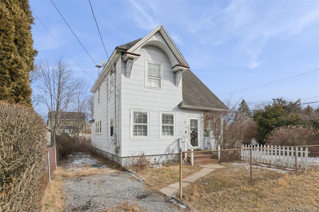 73 Redmond Avenue, Bay Shore, NY 11706