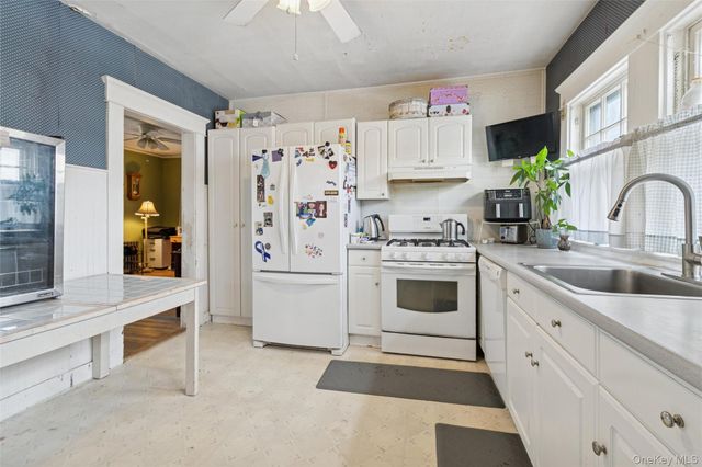 73 Redmond Avenue, Bay Shore, NY 11706