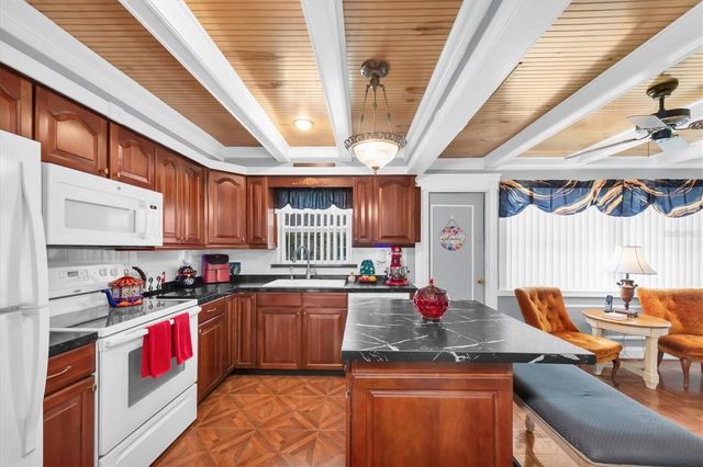 6915 VERSAILLES N, Pinellas Park, FL 33781
