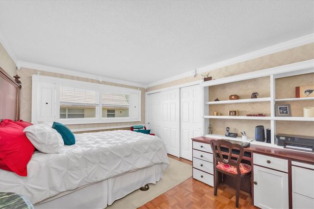 6915 VERSAILLES N, Pinellas Park, FL 33781