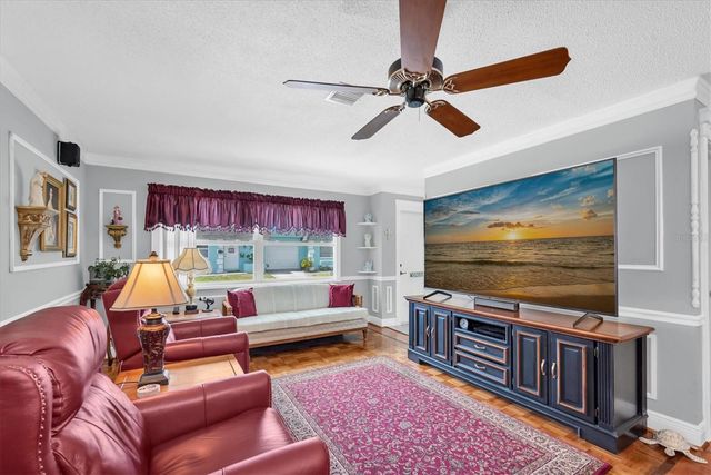6915 VERSAILLES N, Pinellas Park, FL 33781