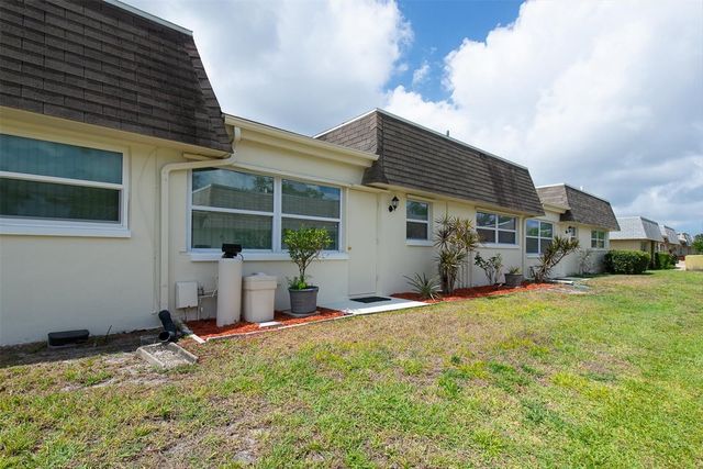 6915 VERSAILLES N, Pinellas Park, FL 33781