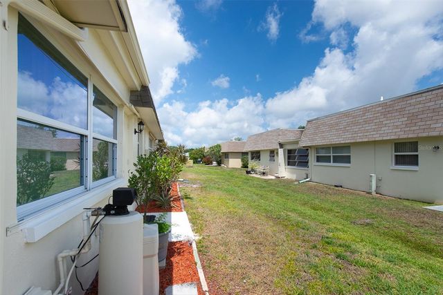 6915 VERSAILLES N, Pinellas Park, FL 33781
