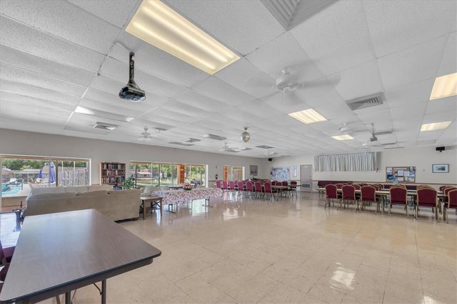 6915 VERSAILLES N, Pinellas Park, FL 33781
