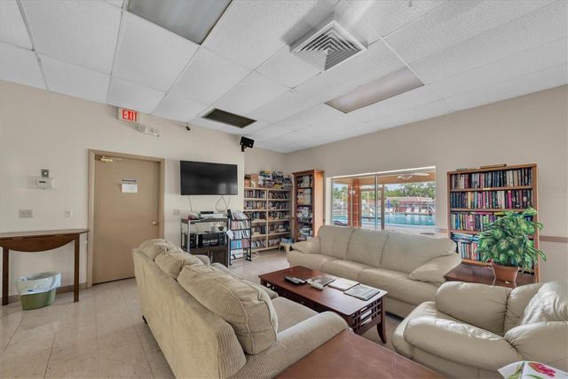 6915 VERSAILLES N, Pinellas Park, FL 33781