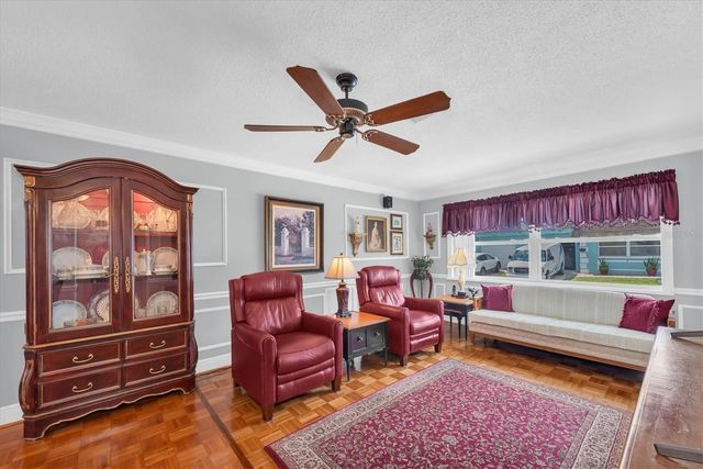 6915 VERSAILLES N, Pinellas Park, FL 33781