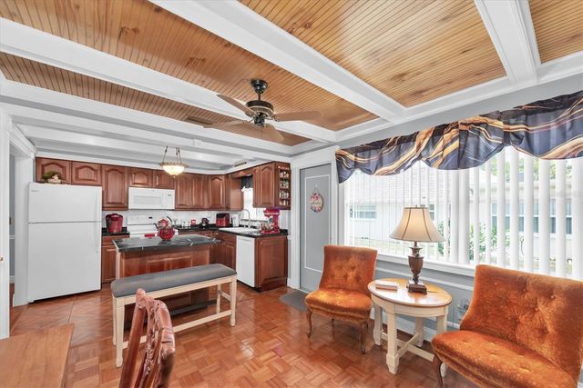 6915 VERSAILLES N, Pinellas Park, FL 33781