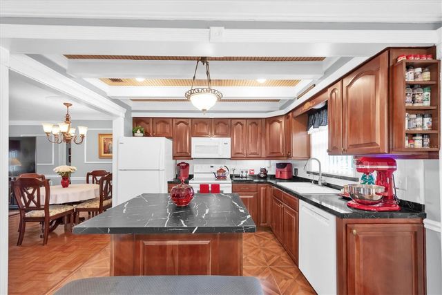 6915 VERSAILLES N, Pinellas Park, FL 33781