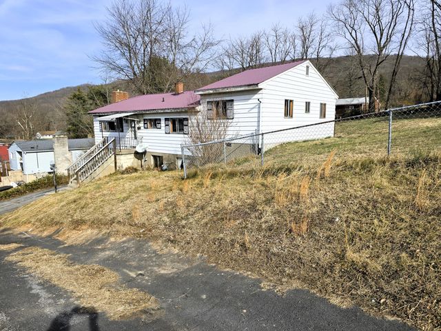 N 723 Greenbrier AVE, Covington, VA 24426