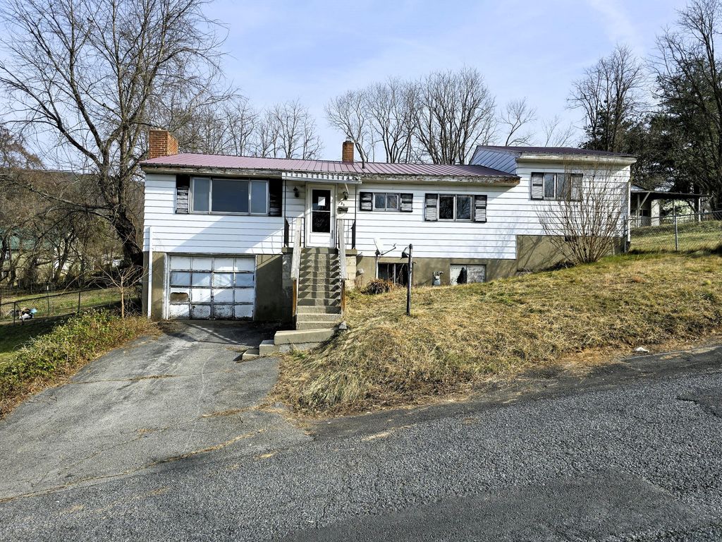 N 723 Greenbrier AVE, Covington, VA 24426