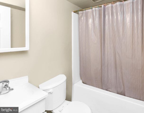 5009 D ST SE #202, Washington, DC 20019