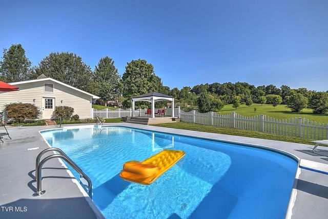 414 Carter Hill Road, Piney Flats, TN 37686