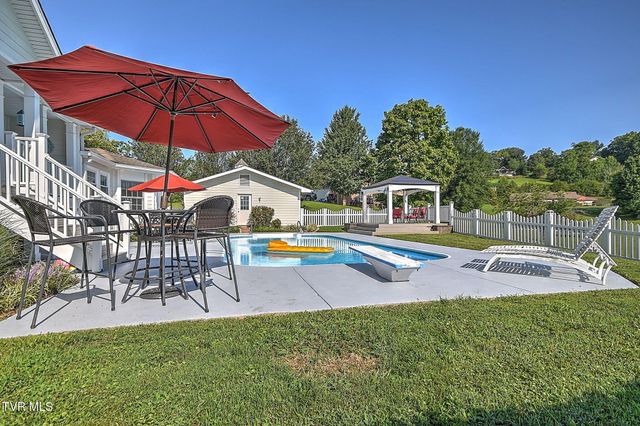 414 Carter Hill Road, Piney Flats, TN 37686