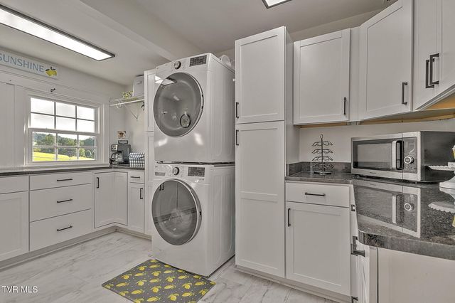 414 Carter Hill Road, Piney Flats, TN 37686