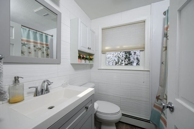 95 Rindone St, Holbrook, MA 02343