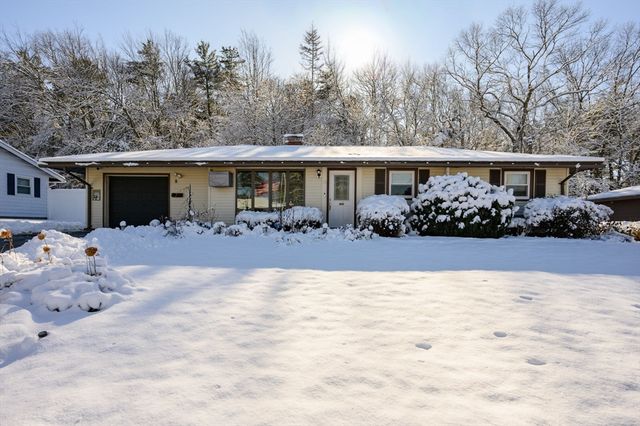 95 Rindone St, Holbrook, MA 02343