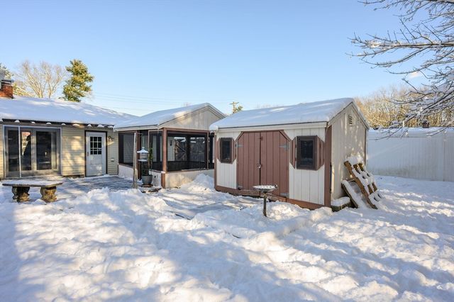 95 Rindone St, Holbrook, MA 02343