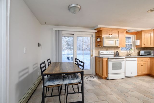 95 Rindone St, Holbrook, MA 02343