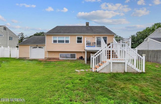 31 Peach Tree Road, Oakhurst, NJ 07755