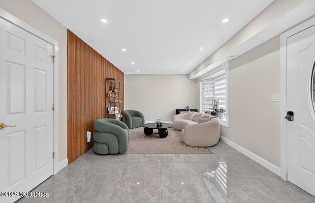 31 Peach Tree Road, Oakhurst, NJ 07755
