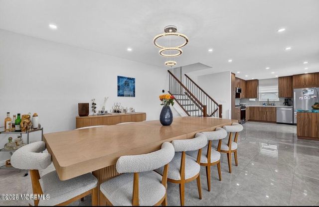 31 Peach Tree Road, Oakhurst, NJ 07755