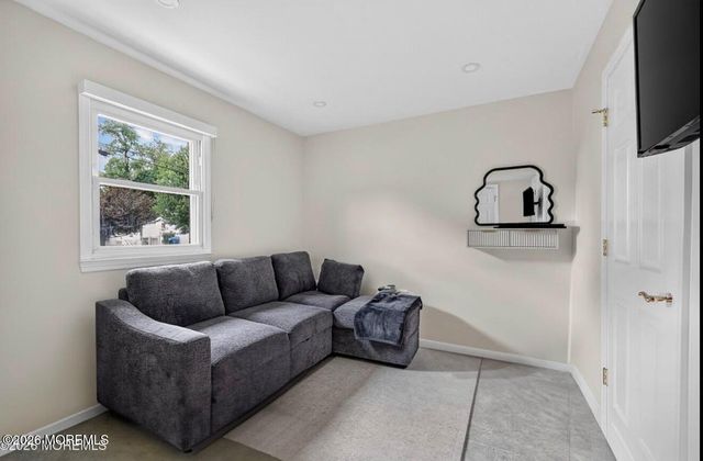31 Peach Tree Road, Oakhurst, NJ 07755