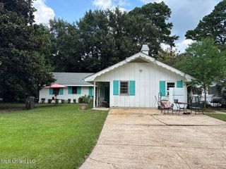 220 Southbrook Drive, Jackson, MS 39211