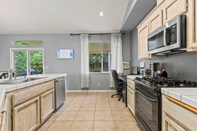 2441 Dove Ct, Yuba City, CA 95993