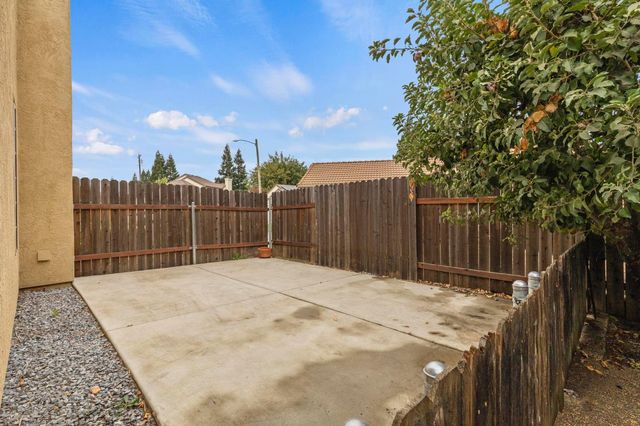 2441 Dove Ct, Yuba City, CA 95993