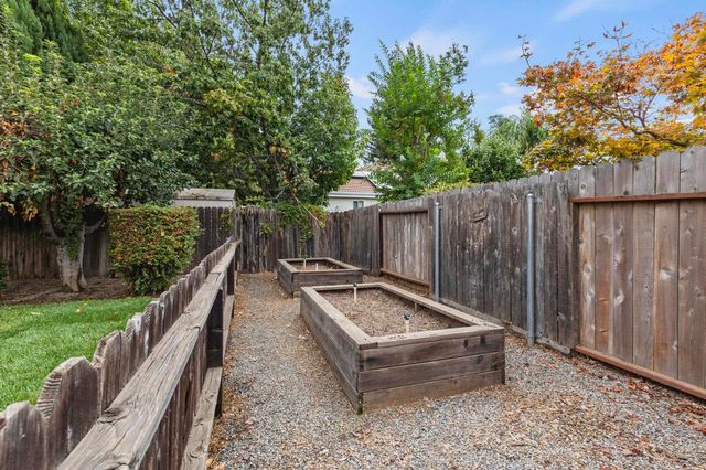 2441 Dove Ct, Yuba City, CA 95993