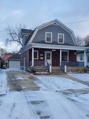 457 Arlington Avenue, Elgin, IL 60120