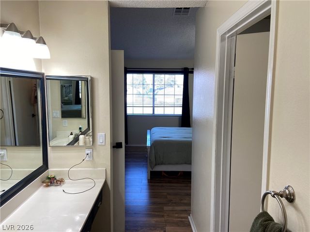 5801 Medallion Drive 202, Las Vegas, NV 89122