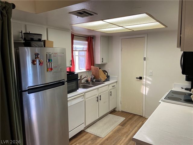 5801 Medallion Drive 202, Las Vegas, NV 89122