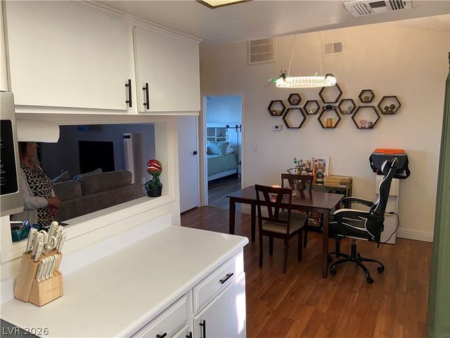 5801 Medallion Drive 202, Las Vegas, NV 89122